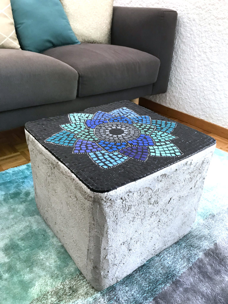 table-beton-mosaique